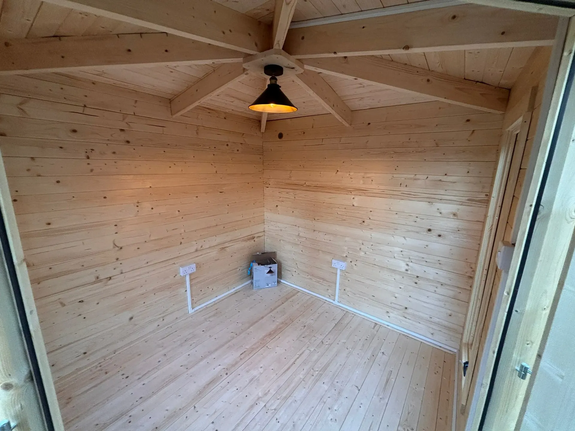 Electrical installation for sockets and pendants within a garden building
